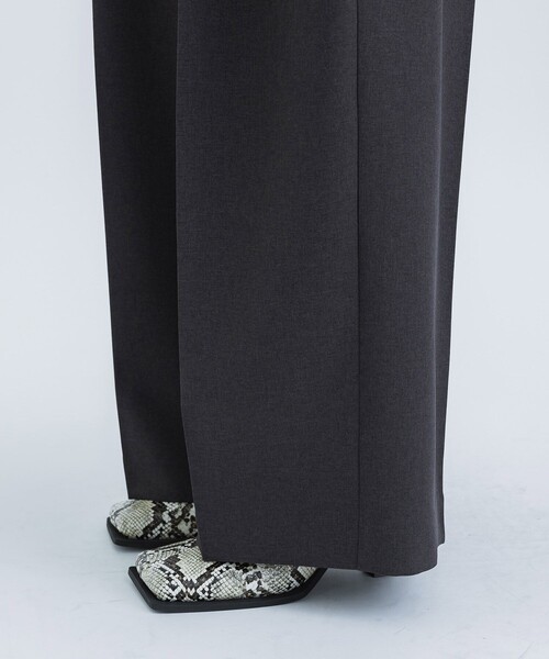 STUDIOUS（ステュディオス）の「【STUDIOUS/ステュディオス】タックトラウザーパンツ（その他パンツ・レディース・ブラック/ライトベージュ/ダークグレー・1/2）」の21枚目の写真