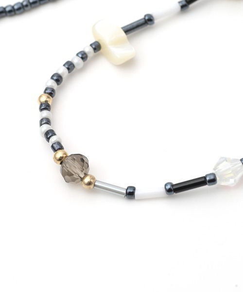 チチカカ(チチカカ)の「ミックスビーズブレスレット(ブレスレット・レディース・グレー/ホワイト・FREE)」の5枚目の写真