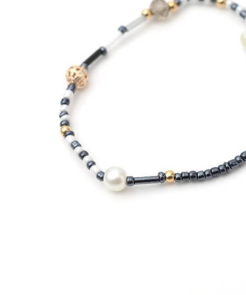 チチカカ(チチカカ)の「ミックスビーズブレスレット(ブレスレット・レディース・グレー/ホワイト・FREE)」の6枚目の写真