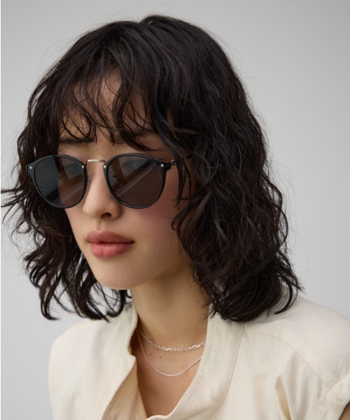 AZUL by moussy（アズールバイマウジー）の「メタルブリッジアイウェア（サングラス・レディース・ブラック/クリア/ブラウン・FREE）」の2枚目の写真