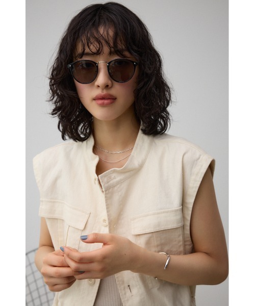 AZUL by moussy（アズールバイマウジー）の「メタルブリッジアイウェア（サングラス・レディース・ブラック/クリア/ブラウン・FREE）」の6枚目の写真