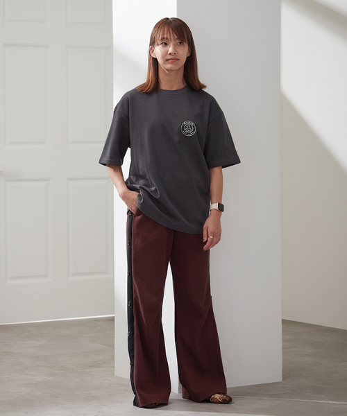 PARIS SAINT-GERMAIN（パリサンジェルマン）の「【Paris Saint-Germain / パリ・サン＝ジェルマン】 JP METALLIC LOGO TSH（Tシャツ/カットソー・メンズ・ホワイト/チャコールグレー/ライトグレー/グリーン/ブラック/カーキ・SMALL/MEDIUM/LARGE/X-LARGE）」の16枚目の写真