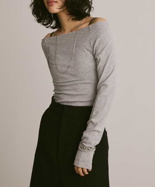 Aunt Marie's(アントマリーズ)の「オフショルロングスリーブトップス(Tシャツ/カットソー・レディース・グレー/ネイビー/モカ/ブラック/アイボリー・FREE)」の4枚目の写真