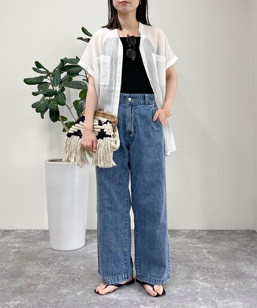 fredy emue（フレディエミュ）の「シアーパール釦フレンチシャツ（シャツ/ブラウス・レディース・チャコールグレー/ベージュ/オフホワイト/サックスブルー・38）」の5枚目の写真