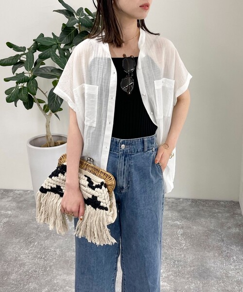 fredy emue（フレディエミュ）の「シアーパール釦フレンチシャツ（シャツ/ブラウス・レディース・チャコールグレー/ベージュ/オフホワイト/サックスブルー・38）」の10枚目の写真