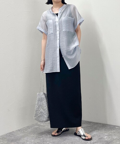 fredy emue（フレディエミュ）の「シアーパール釦フレンチシャツ（シャツ/ブラウス・レディース・チャコールグレー/ベージュ/オフホワイト/サックスブルー・38）」の18枚目の写真