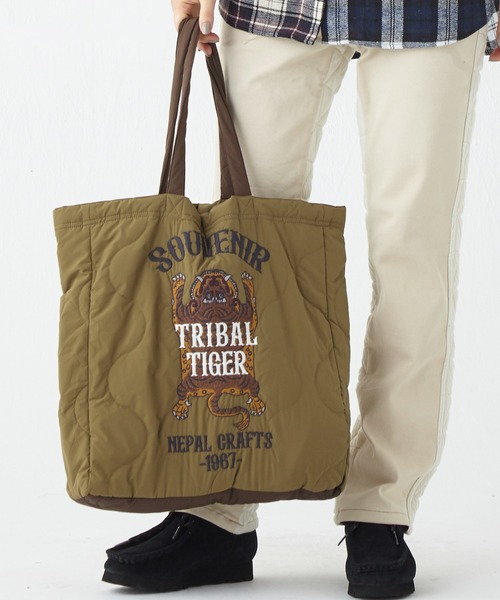 KRIFF MAYER（クリフメイヤー）の「スーベニア刺繍トートバッグ（トートバッグ・メンズ・キャメル/パープル/ブラック/ピンクベージュ/オリーブ/オフホワイト・FREE）」の5枚目の写真