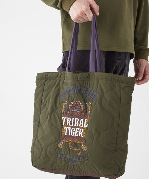 KRIFF MAYER（クリフメイヤー）の「スーベニア刺繍トートバッグ（トートバッグ・メンズ・キャメル/パープル/ブラック/ピンクベージュ/オリーブ/オフホワイト・FREE）」の3枚目の写真