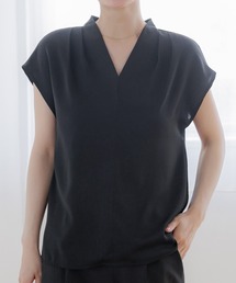 【WEB限定セール】とろみVネックタックブラウス