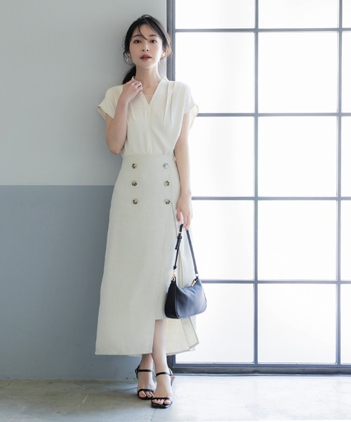 coca(coca)(コカ)の「【WEB限定セール】とろみVネックタックブラウス(シャツ/ブラウス・レディース・グレイッシュベージュ/アイボリー/ブラック/カーキ・M/L)」の5枚目の写真