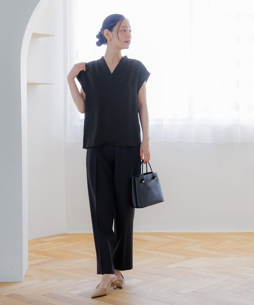 coca(coca)(コカ)の「【WEB限定セール】とろみVネックタックブラウス(シャツ/ブラウス・レディース・グレイッシュベージュ/アイボリー/ブラック/カーキ・M/L)」の9枚目の写真