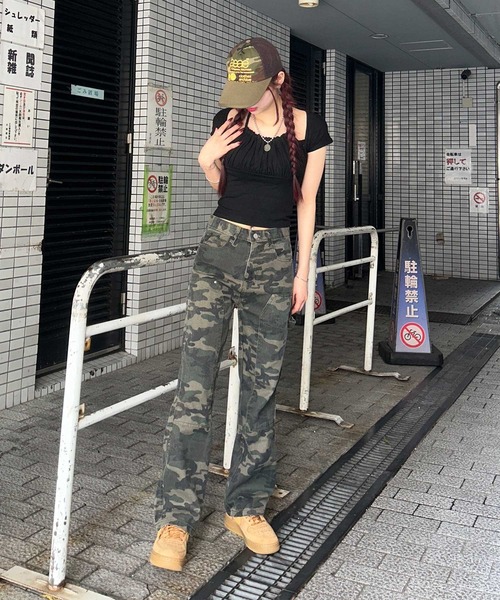 .KOM(ドットコム)の「A'GEM/9 × .kom 『.KOM/ドットケーオーエム』スクエアカラーホルターネック(Tシャツ/カットソー・レディース・ブラック/ホワイト・FREE)」の13枚目の写真