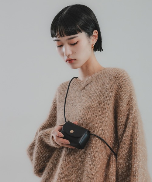 O0u（オーゼロユー）の「【アップルレザー】ミニポーチショルダー 127539（ショルダーバッグ・レディース・ブラウン/ブラック・ONE SIZE）」の2枚目の写真