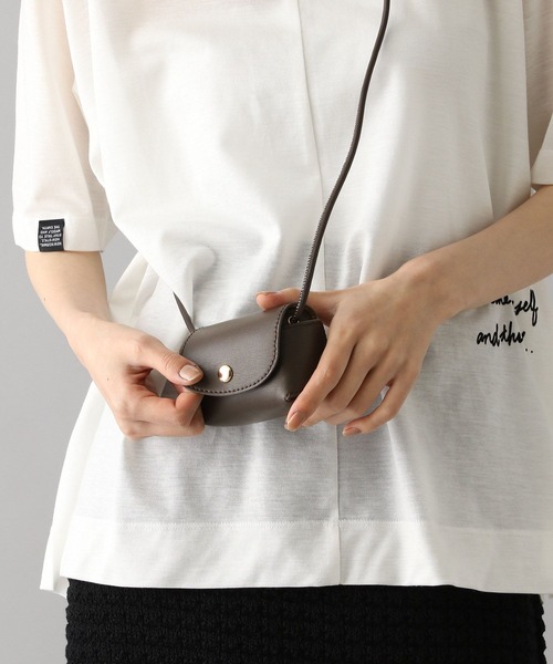 O0u（オーゼロユー）の「【アップルレザー】ミニポーチショルダー 127539（ショルダーバッグ・レディース・ブラウン/ブラック・ONE SIZE）」の11枚目の写真