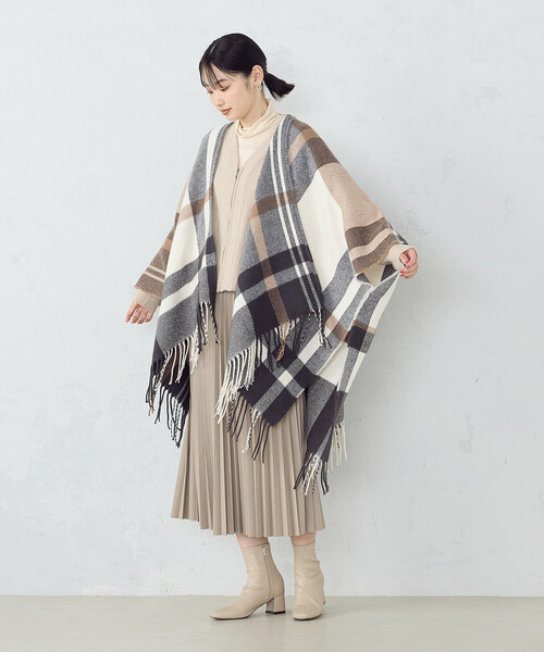 MONO COMME CA(モノコムサ)の「ポンチョストール(ストール/ショール・レディース・ベージュ系/ブルー系・FREE)」の4枚目の写真