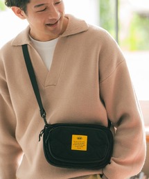 KiU（キウ）の「パデッドフロントポケットミニショルダーバッグ（ショルダーバッグ）」