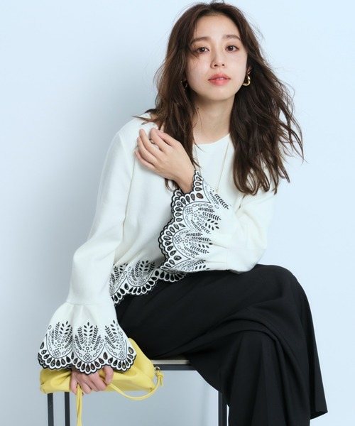 JUSGLITTY（ジャスグリッティー）の「カットワーククロップドニット（ニット/セーター・レディース・ブラック系その他/オフホワイト/ホワイト系その他・2）」の4枚目の写真