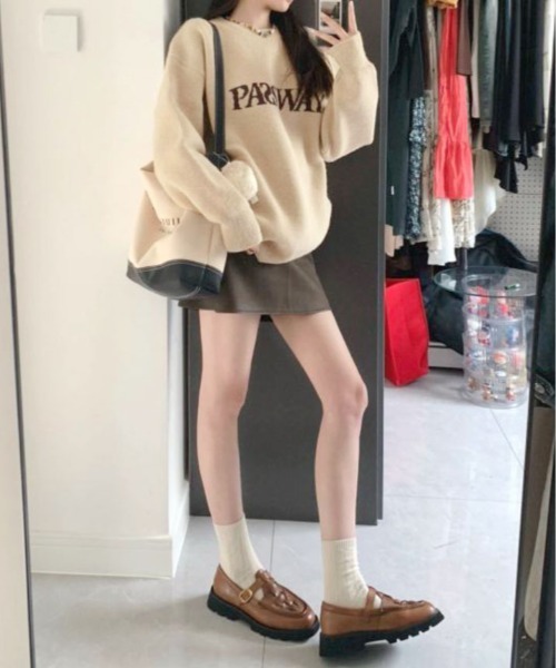 kirakiraShop（キラキラショップ）の「もっちり肌触りで暖かさ抜群。バイカラー ロゴ クルーネック ニット プルオーバー（ニット/セーター・レディース・クリーム/ネイビー/チャコール/ブラウン・FREE）」の11枚目の写真