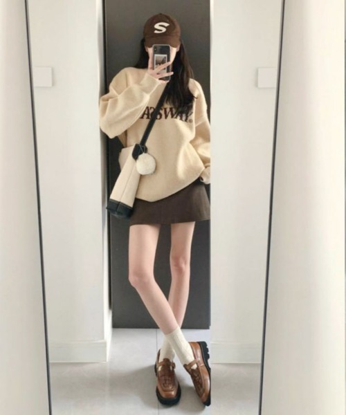 kirakiraShop（キラキラショップ）の「もっちり肌触りで暖かさ抜群。バイカラー ロゴ クルーネック ニット プルオーバー（ニット/セーター・レディース・クリーム/ネイビー/チャコール/ブラウン・FREE）」の14枚目の写真