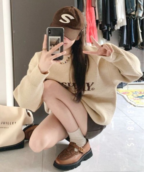 kirakiraShop（キラキラショップ）の「もっちり肌触りで暖かさ抜群。バイカラー ロゴ クルーネック ニット プルオーバー（ニット/セーター・レディース・クリーム/ネイビー/チャコール/ブラウン・FREE）」の15枚目の写真