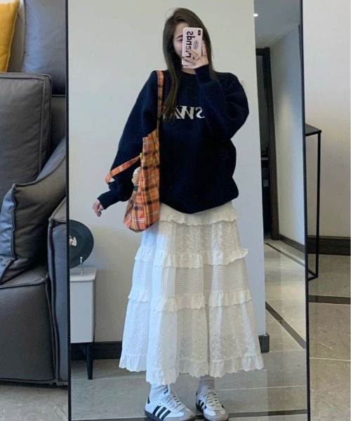 kirakiraShop（キラキラショップ）の「もっちり肌触りで暖かさ抜群。バイカラー ロゴ クルーネック ニット プルオーバー（ニット/セーター・レディース・クリーム/ネイビー/チャコール/ブラウン・FREE）」の17枚目の写真