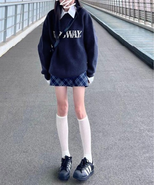 kirakiraShop（キラキラショップ）の「もっちり肌触りで暖かさ抜群。バイカラー ロゴ クルーネック ニット プルオーバー（ニット/セーター・レディース・クリーム/ネイビー/チャコール/ブラウン・FREE）」の18枚目の写真