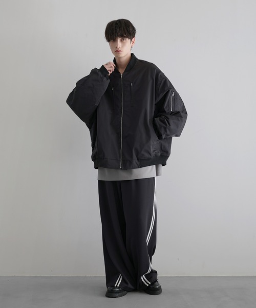 LILL（リル）の「ルーズシルエットメタルジップ ボリュームMA-1ブルゾン（MA-1・メンズ・ブラック/グレー系/ブラック系・M/L/XL/S）」の11枚目の写真