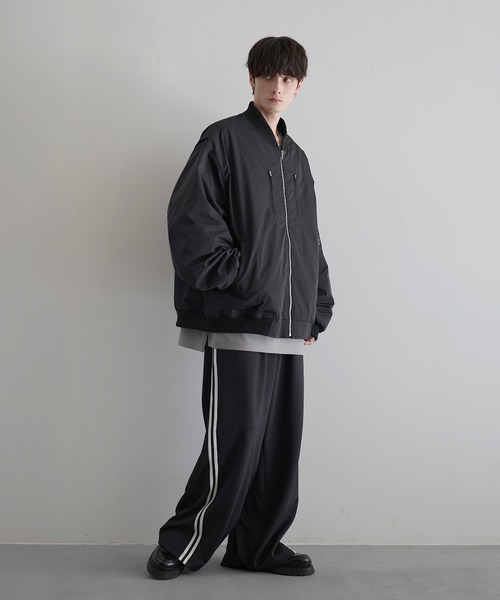 LILL（リル）の「ルーズシルエットメタルジップ ボリュームMA-1ブルゾン（MA-1・メンズ・ブラック/グレー系/ブラック系・M/L/XL/S）」の12枚目の写真