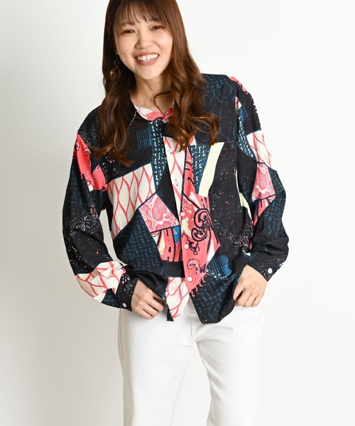 MARAI（マーライ）の「レトロ柄 総柄シャツ 長袖シャツ オーバーサイズ レギュラーカラー（シャツ/ブラウス・レディース・ブラック系その他・FREE）」の2枚目の写真