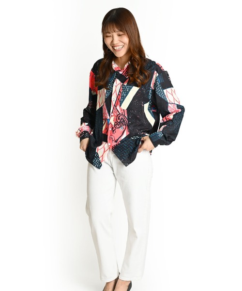 MARAI（マーライ）の「レトロ柄 総柄シャツ 長袖シャツ オーバーサイズ レギュラーカラー（シャツ/ブラウス・レディース・ブラック系その他・FREE）」の4枚目の写真
