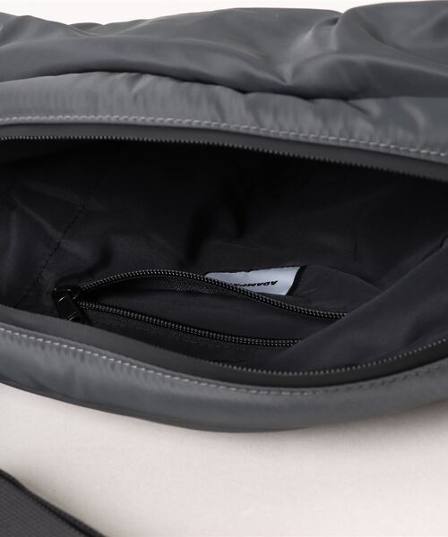 ADAM PATEK(アダムパテック)の「《ADAMPATEK》bright twill BIG body bag/ブライトツイル配色ビッグボディバッグ(ショルダーバッグ・メンズ・ブラック/グレー・FREE)」の3枚目の写真