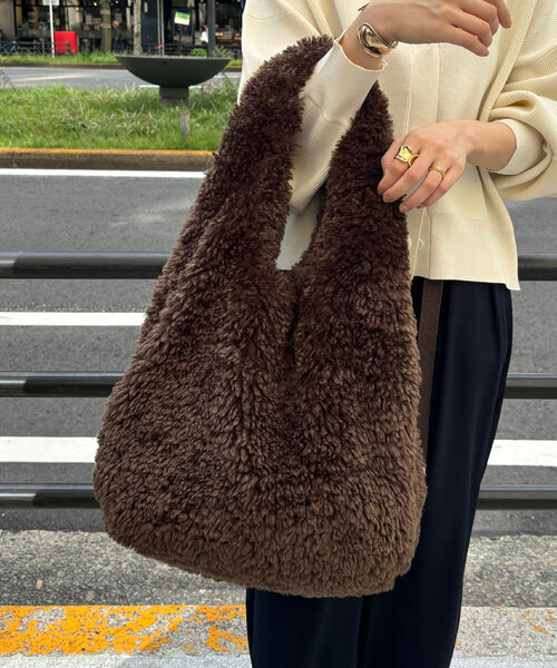 DouDou(ドゥドゥ)の「【WEB限定】エコファーBAG(ショルダーバッグ・レディース・ブラウン/ベージュ・FREE)」の4枚目の写真