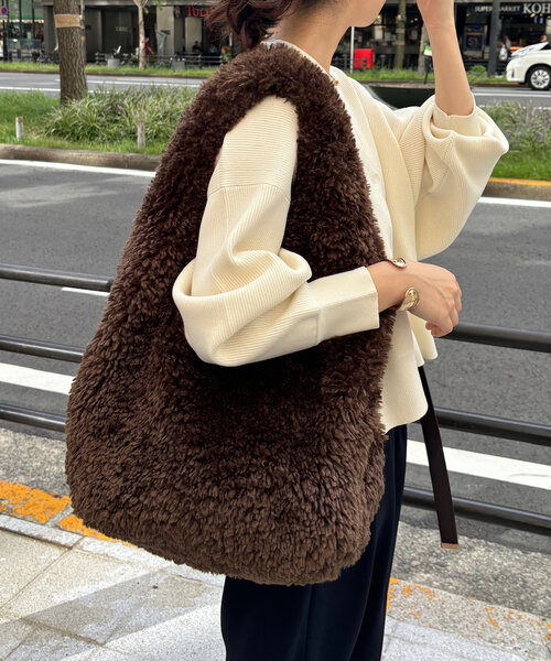 DouDou(ドゥドゥ)の「【WEB限定】エコファーBAG(ショルダーバッグ・レディース・ブラウン/ベージュ・FREE)」の5枚目の写真