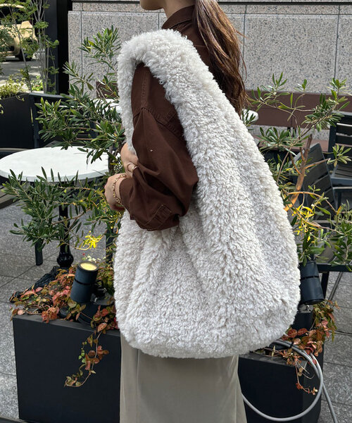 DouDou(ドゥドゥ)の「【WEB限定】エコファーBAG(ショルダーバッグ・レディース・ブラウン/ベージュ・FREE)」の7枚目の写真