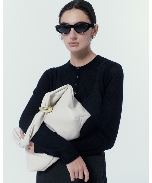 MIESROHE(ミースロエ)の「TWISTSHOULDERBAG(ショルダーバッグ・レディース・アイボリー/ブラウン/ブラック・FREE)」の19枚目の写真