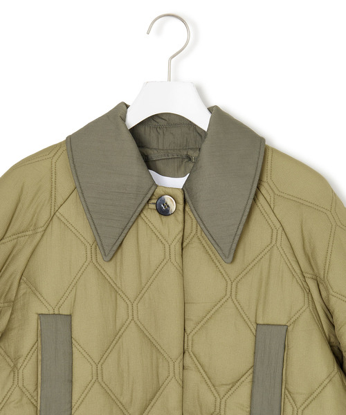 ADAM ET ROPE'（アダムエロペ）の「【GANNI(ガニー)】Quilt Raglan Midi Coat（ダウンジャケット/コート・レディース・カーキ・1）」の9枚目の写真