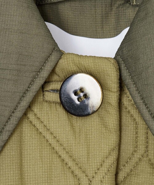 ADAM ET ROPE'（アダムエロペ）の「【GANNI(ガニー)】Quilt Raglan Midi Coat（ダウンジャケット/コート・レディース・カーキ・1）」の5枚目の写真