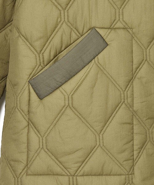 ADAM ET ROPE'（アダムエロペ）の「【GANNI(ガニー)】Quilt Raglan Midi Coat（ダウンジャケット/コート・レディース・カーキ・1）」の2枚目の写真