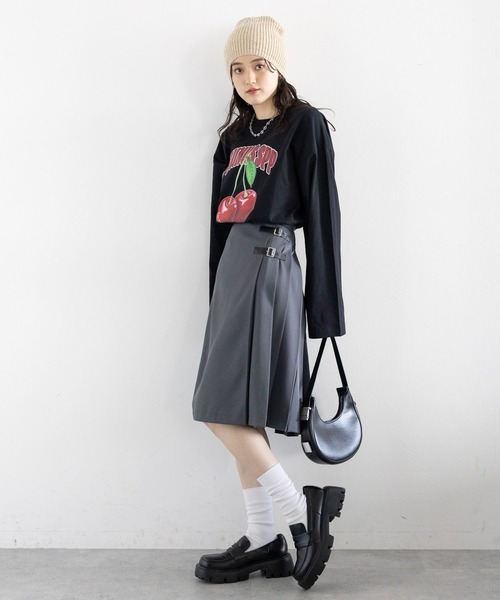 RAGEBLUE(レイジブルー)の「フルーツモチーフロゴルーズロングTシャツ(Tシャツ/カットソー・レディース・ブラック/オフホワイト/グレー・FREE)」の18枚目の写真