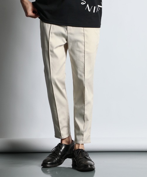 LANVIN en Bleu（ランバンオンブルー）の「超伸縮「ガムストレッチ」接触冷感 センタークリース ピンタック テーパードパンツ（スラックス・メンズ・ネイビー/ライトグレー/ライトベージュ/アイボリー/ブラック・46/48/50/52）」の2枚目の写真