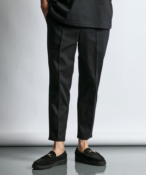 LANVIN en Bleu（ランバンオンブルー）の「超伸縮「ガムストレッチ」接触冷感 センタークリース ピンタック テーパードパンツ（スラックス・メンズ・ネイビー/ライトグレー/ライトベージュ/アイボリー/ブラック・46/48/50/52）」の3枚目の写真