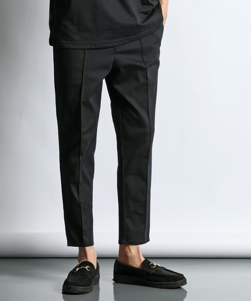 LANVIN en Bleu（ランバンオンブルー）の「超伸縮「ガムストレッチ」接触冷感 センタークリース ピンタック テーパードパンツ（スラックス・メンズ・ネイビー/ライトグレー/ライトベージュ/アイボリー/ブラック・46/48/50/52）」の8枚目の写真