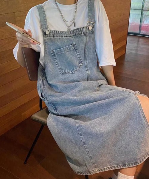 SallyLunn(サリーラン)の「【S~XLサイズ展開♪大人ゆるカジュアル】デニムサロペットワンピース(サロペット/オーバーオール・レディース・ブルー・MEDIUM/LARGE/SMALL/X-LARGE)」の13枚目の写真