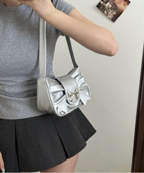 UP START(アップスタート)の「【LAMPOON】リボンバッグ(ショルダーバッグ・レディース・シルバー/ホワイト/ブラック・FREE)」の4枚目の写真