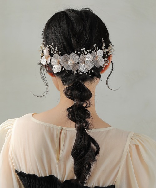 Kana（カナ）の「大ぶりフワラーモチーフ ヘッドドレス ヘッドアクセ
