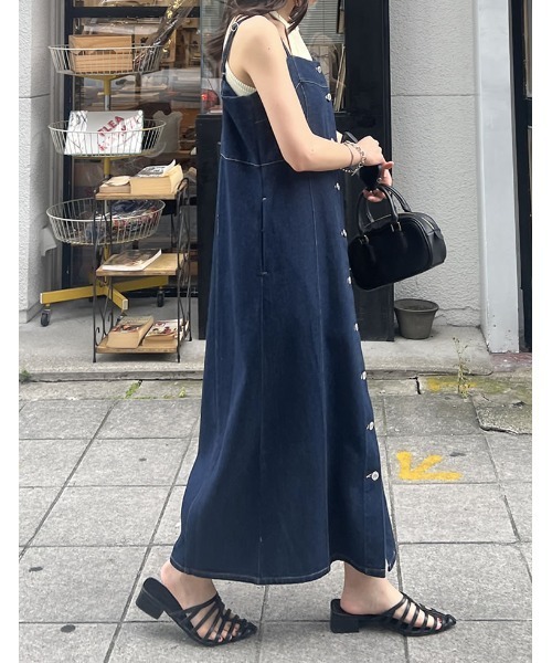 Re:EDIT（リエディ）の「[低身長/高身長サイズ有]コットンデニムフロントボタンキャミソールワンピース（ワンピース・レディース・ネイビー/ブルー・SHORT/MEDIUM/TALL/LARGE）」の16枚目の写真