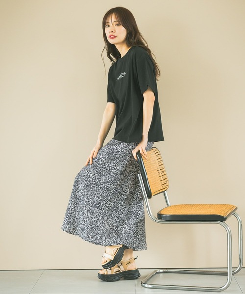 mysty woman（ミスティウーマン）の「ダブルロゴプリントTシャツ　491006（Tシャツ/カットソー・レディース・ブラック/オフホワイト/グレー・FREE）」の5枚目の写真