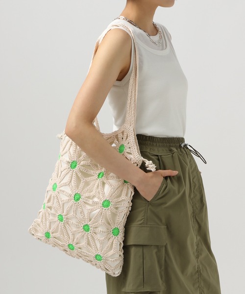 BAYFLOW（ベイフロー）の「フラワークロシェ巾着トート（トートバッグ・レディース・ピンク/ライトグリーン・FREE）」の2枚目の写真