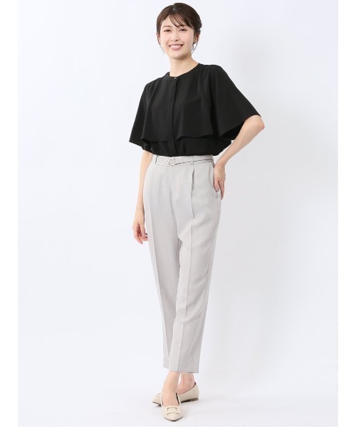 m.f.editorial（エムエフエディトリアル）の「【ウォッシャブル】m.f.エディトリアルレディース ケープバンドカラー 半袖比翼ブラウス（シャツ/ブラウス・レディース・グレー系その他2/アイボリー/ブラック・MEDIUM/LARGE）」の5枚目の写真