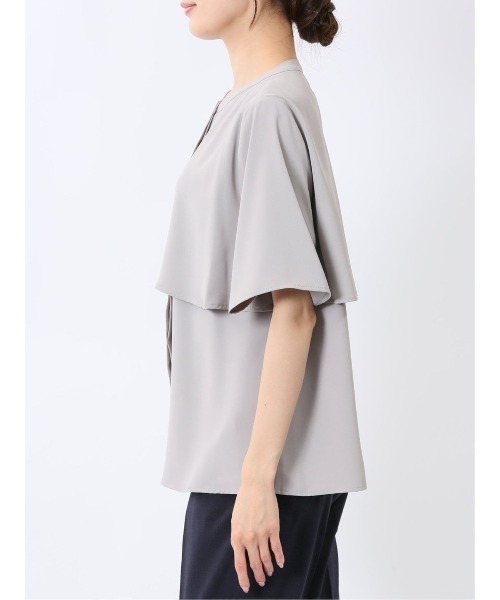 m.f.editorial（エムエフエディトリアル）の「【ウォッシャブル】m.f.エディトリアルレディース ケープバンドカラー 半袖比翼ブラウス（シャツ/ブラウス・レディース・グレー系その他2/アイボリー/ブラック・MEDIUM/LARGE）」の18枚目の写真
